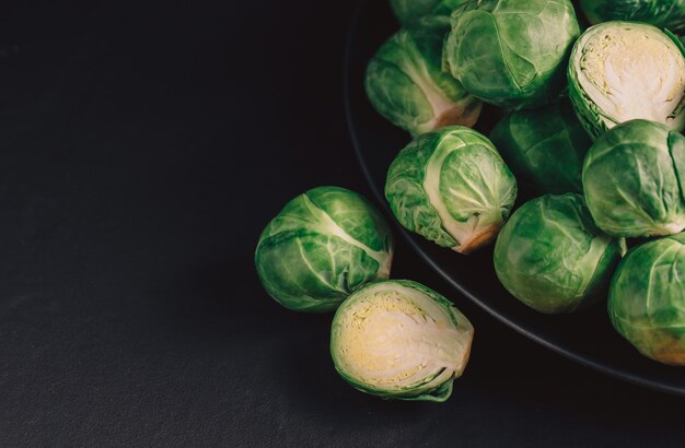 Rosenkohl auf Schwarzraum