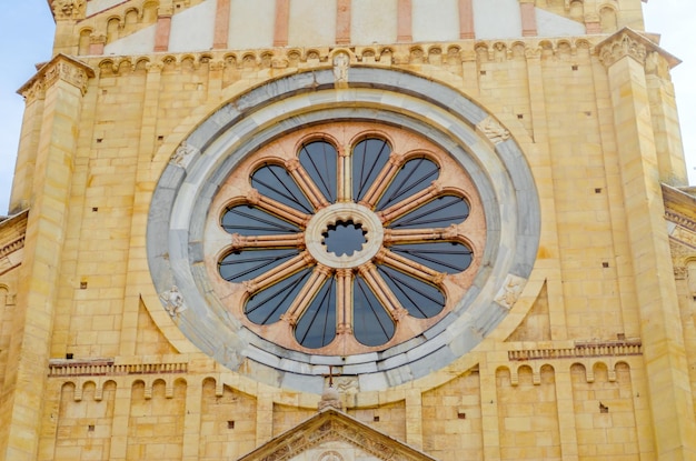 Foto rosetón catedral de san zeno verona italia