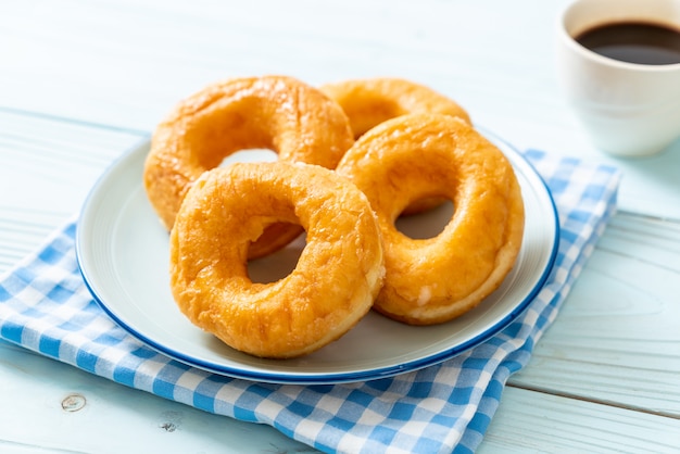 rosquilla con café negro