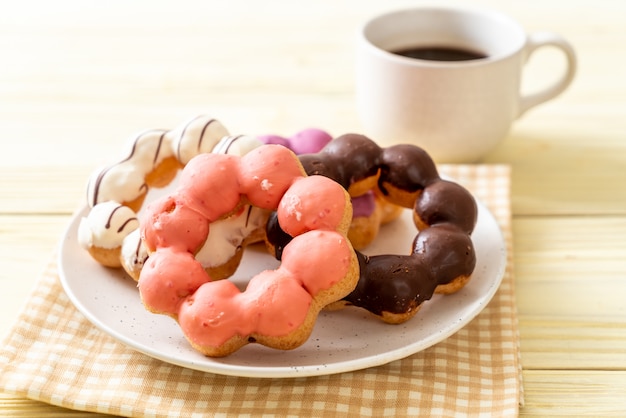 rosquilla con café negro