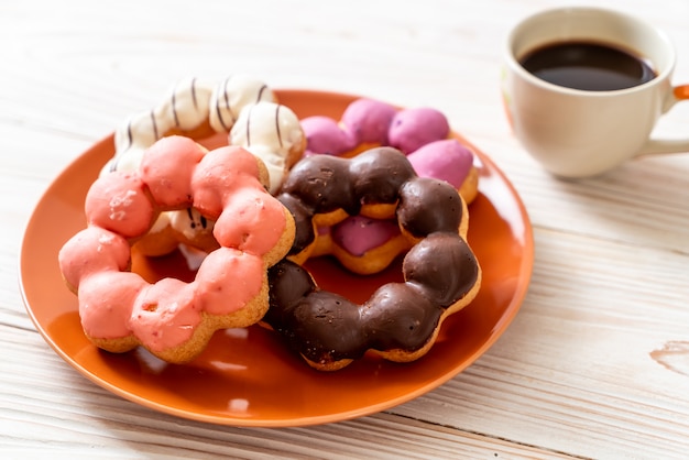 rosquilla con café negro