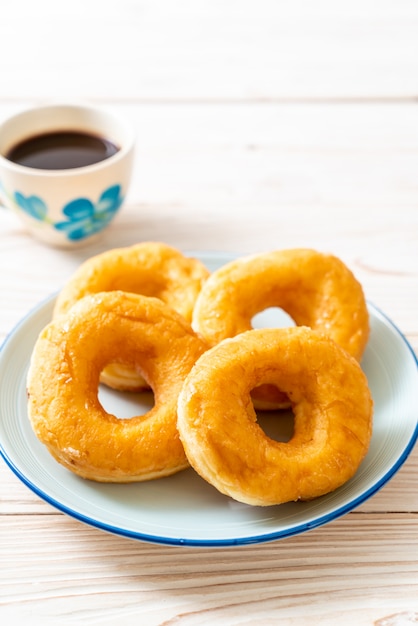 rosquilla con café negro