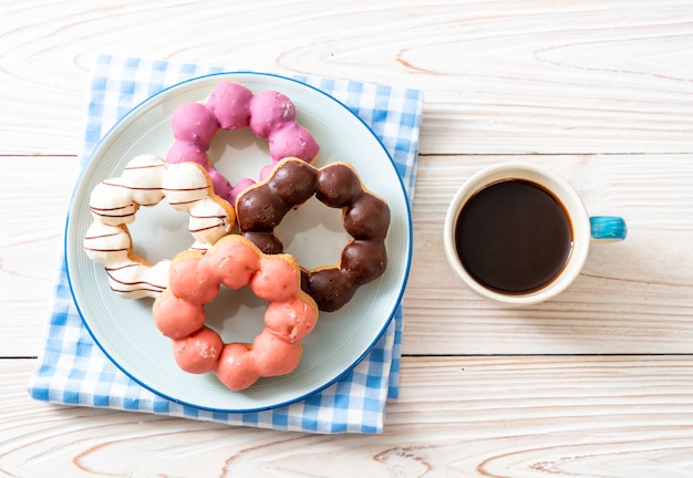 rosquilla con café negro