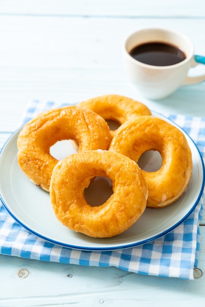 rosquilla con café negro