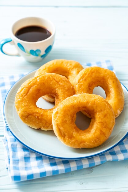 rosquilla con café negro