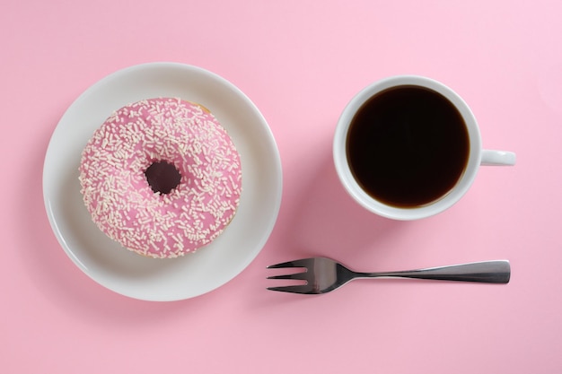 Rosquilla de café y rosa