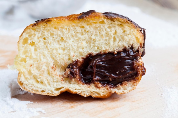 Rosquillas de Berlín fritas en aceite con relleno