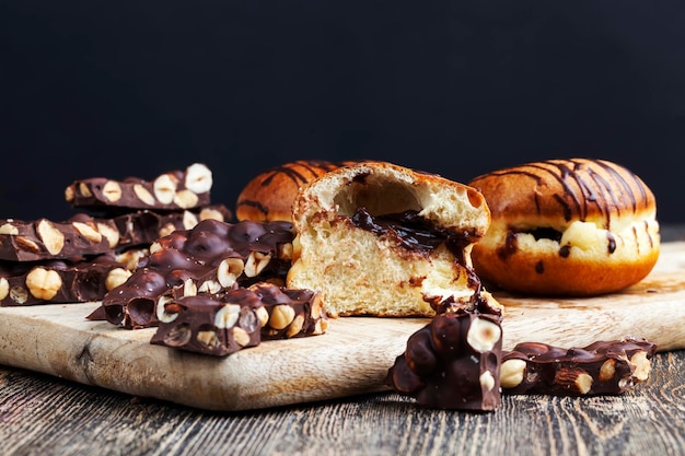 Rosquillas berlinesas con relleno de chocolate