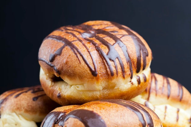 Rosquillas berlinesas con relleno de chocolate