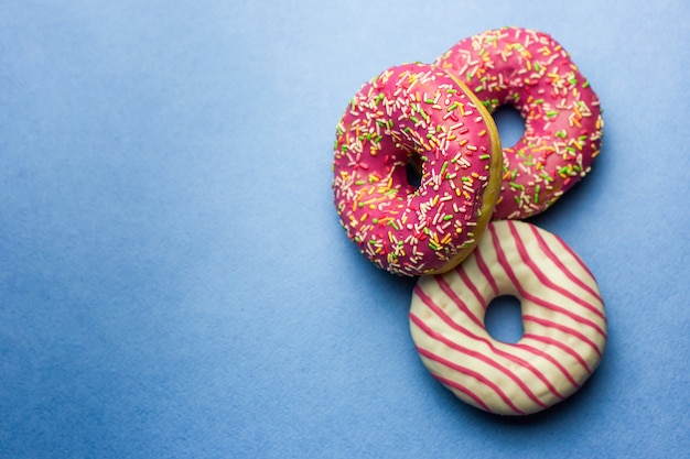 Rosquillas dulces y coloridas