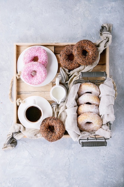 Rosquinhas doces com café