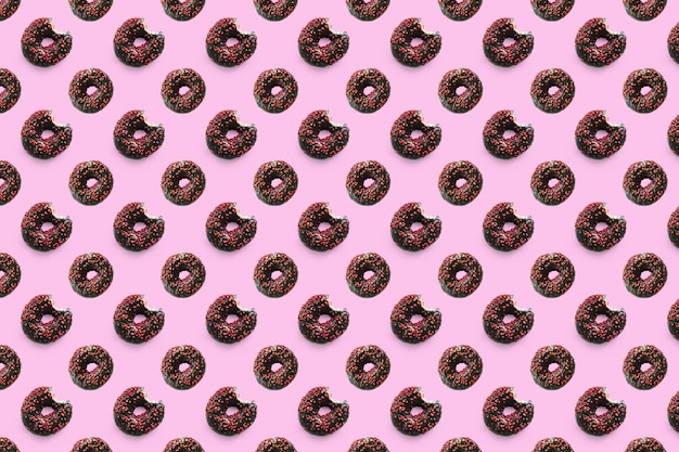 Rosquinhas mordidas pretas com esmalte vermelho no fundo rosa padrão sem costura vista superior sobremesa de comida postura plana de deliciosos petiscos doces rosquinhas de chocolate