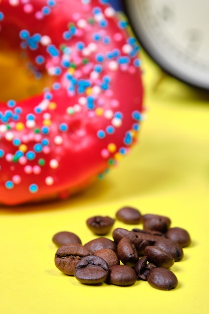 Rosquinhas multicoloridas.