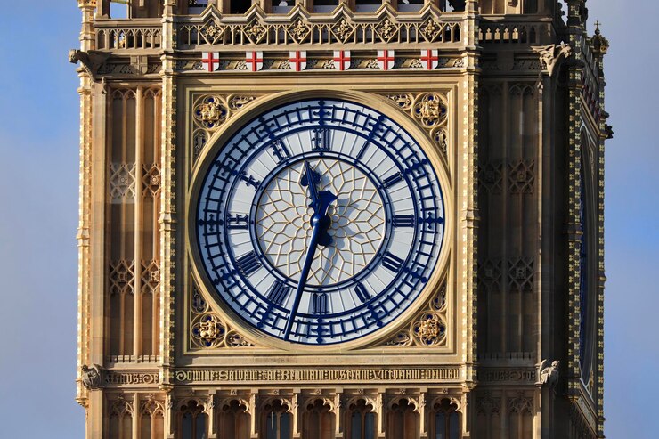 Foto rosto lindamente restaurado do big ben, também conhecido como relógio da torre elizabeth, em 2022