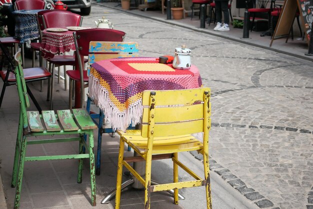 Rot-weiß karierte Tischdecke eines Restaurants