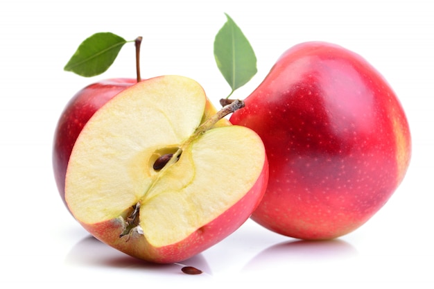 Rote Äpfel isoliert