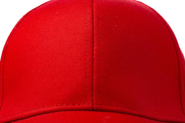 Rote Baseballmütze auf weißem Hintergrund
