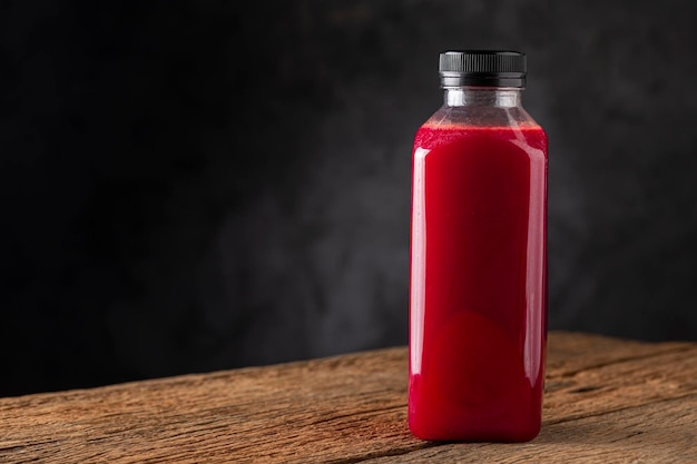 Rote-Bete-Saft in Plastikflasche