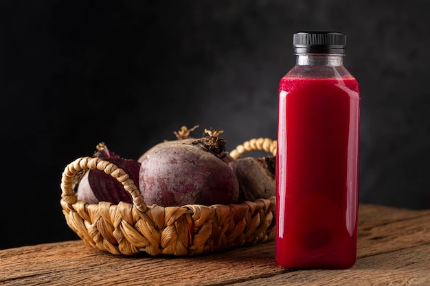 Rote-Bete-Saft in Plastikflasche