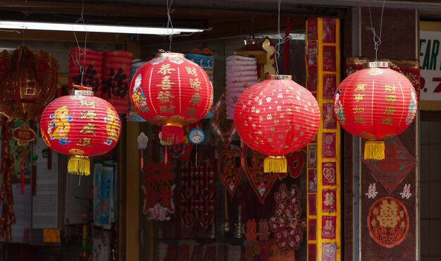 Rote chinesische Lampe in Chinatown in New York
