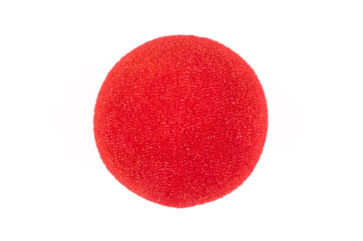 rote Clownnase auf weißem Hintergrund