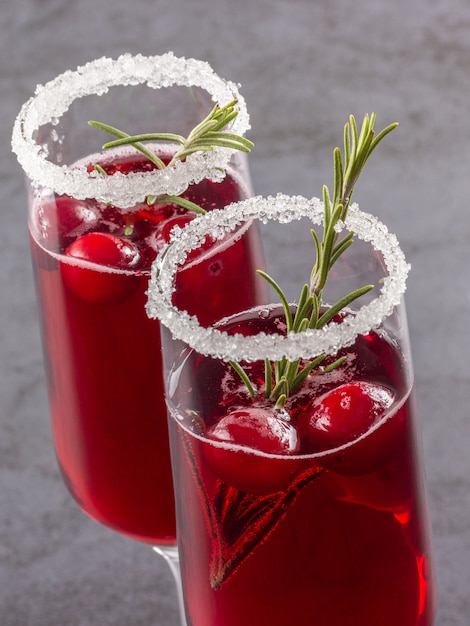 Rote Cranberry Rosmarin Cocktails