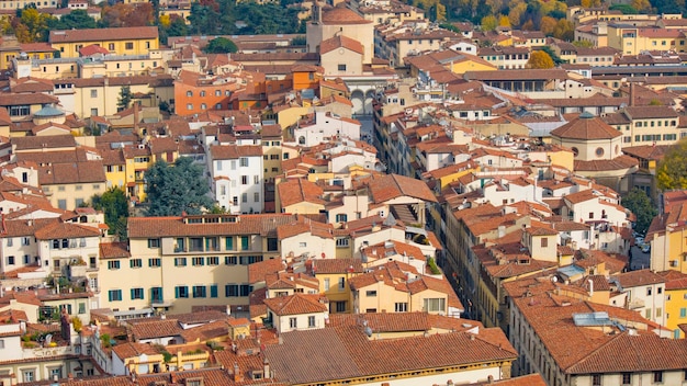 Rote Dächer der alten Häuser Florenz von der Aussichtsplattform des Campanile di Giotto . gesehen