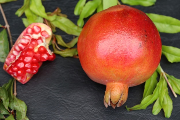 Rote frische Granatapfelfrucht