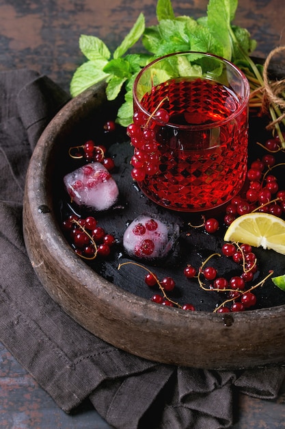 Rote Johannisbeere Limonade