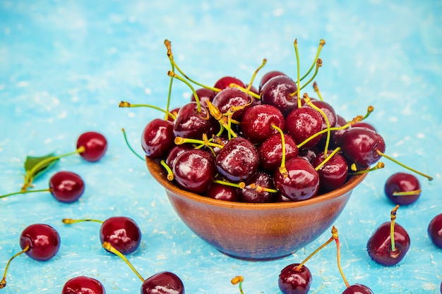 Rote Kirschen Selektiver Fokus Essen und Trinken.