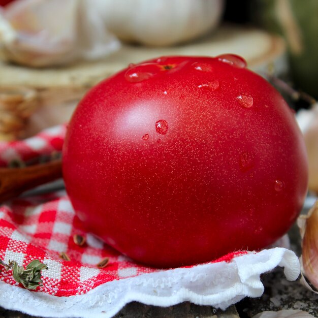 Rote Knoblauchtomaten