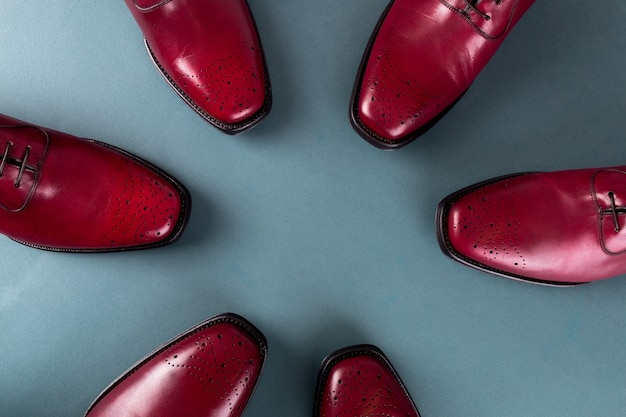 Rote Oxford-Schuhe