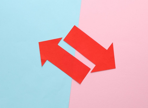 Rote Pfeile auf blau-rosa Hintergrund Kreatives Layout