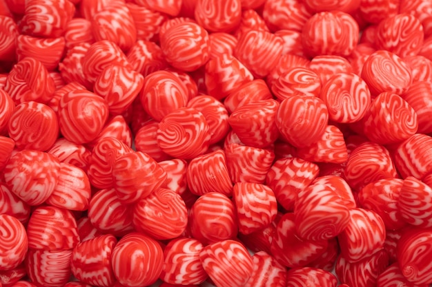 Rote runde leckere Gummibonbons als Hintergrund. Ansicht von oben.