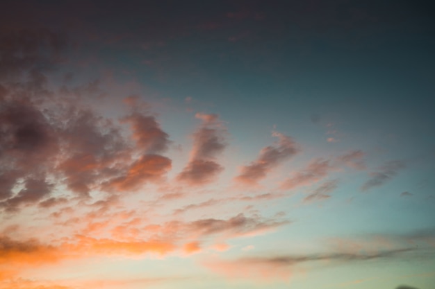 Rote Sonnenuntergang Wolken