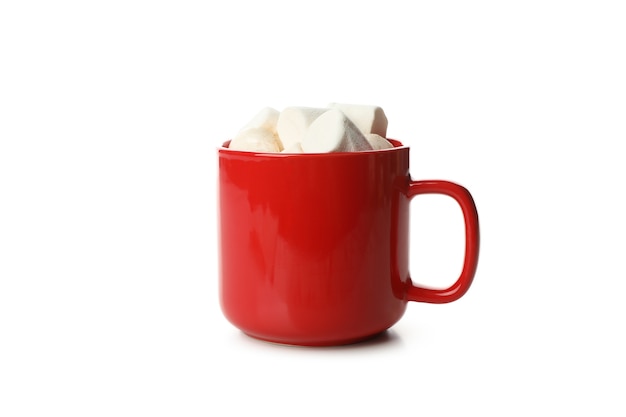 Rote Tasse mit Marshmallows isoliert