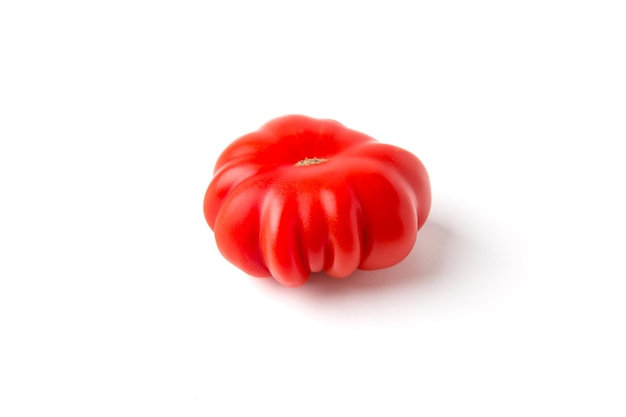 Rote Tomate auf weißem Hintergrundisolat