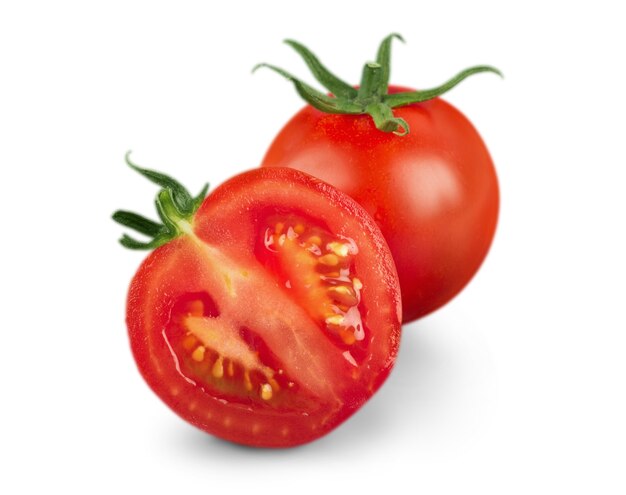 Rote Tomaten isoliert auf weißem Hintergrund
