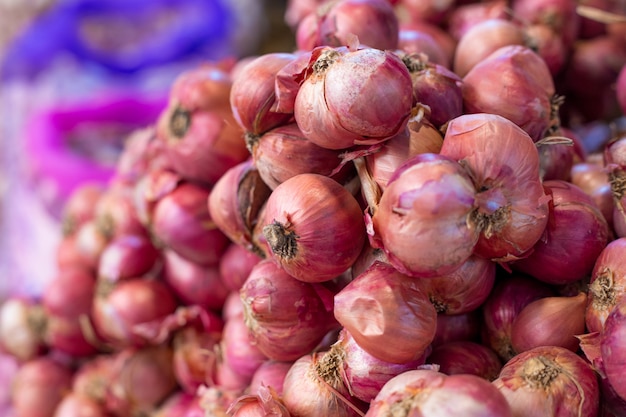 Rote Zwiebel auf dem Markt