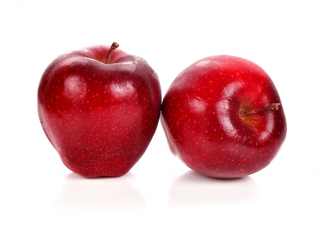 Roter Apfel auf einem weißen Hintergrund