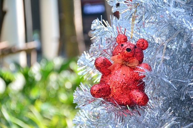 Roter Bär und das Weihnachten