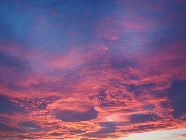 Roter Himmel bei Sonnenuntergang