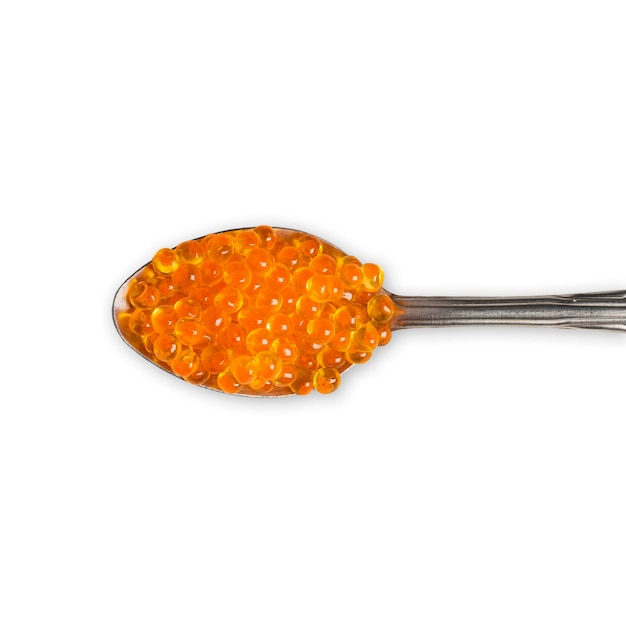 Roter Kaviar im silbernen Löffel isoliert auf weißem Hintergrund mit Beschneidungspfad Nahaufnahme Makro