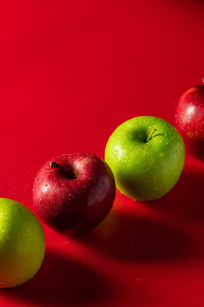 Roter und grüner frischer Apfel, Frucht für gesundes