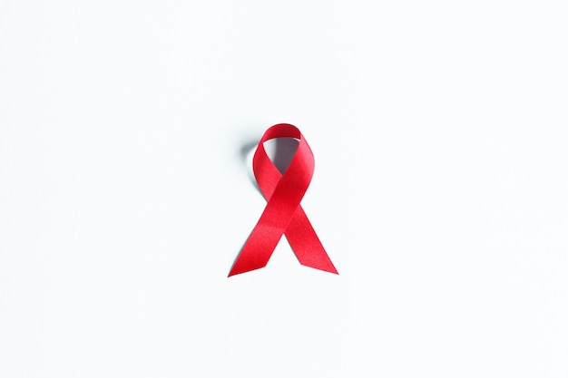 Rotes AIDS-Aufklärungsband. World Aids Day und Gesundheits- und Medizinkonzept