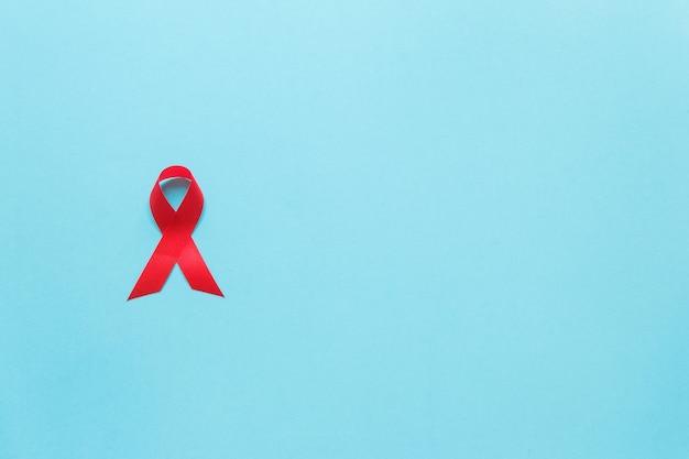 Rotes AIDS-Aufklärungsband. World Aids Day und Gesundheits- und Medizinkonzept