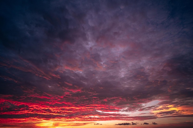 Rotes Feuer Blut Sonnenuntergang Himmel Wolkengebilde