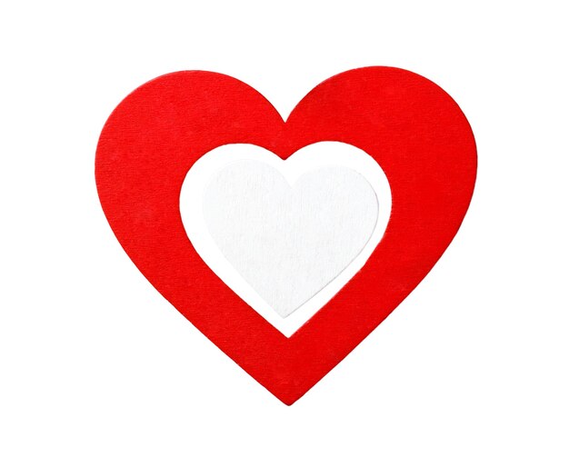 Rotes Holzherz isoliert auf weißem Hintergrund dekoratives Herz für den Valentinstag