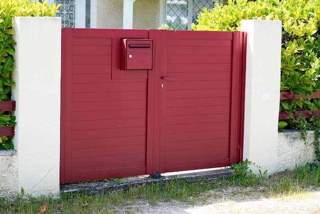 Rotes kleines Design-Metall-Aluminium-Tor des modernen Hauses