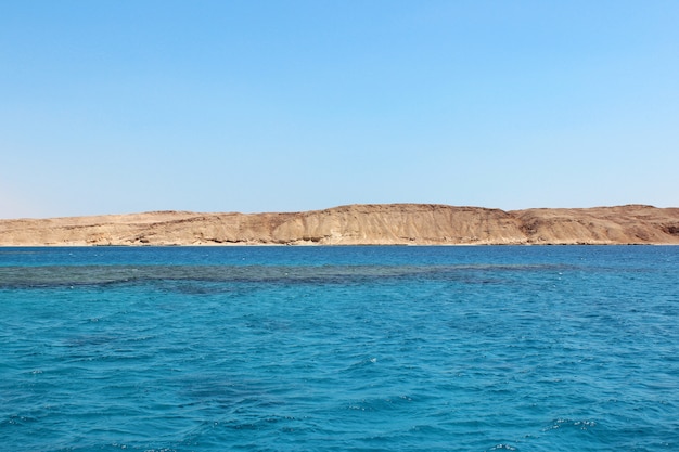 Rotes Meer und Insel Tiran in Ägypten. Seeblick